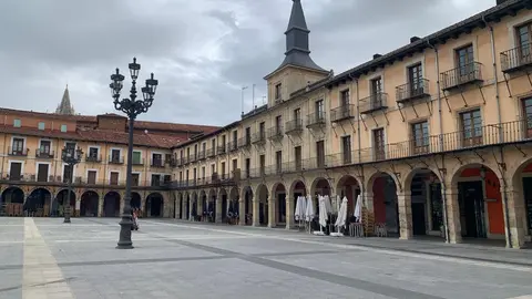 La emblemática Plaza Mayor de León, en el corazón del Casco Histórico, tras su remodelación./ A.F.R.