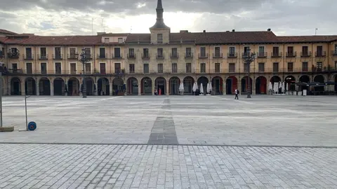 La emblemática Plaza Mayor de León, en el corazón del Casco Histórico, tras su remodelación./ A.F.R.