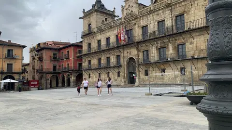 La emblemática Plaza Mayor de León, en el corazón del Casco Histórico, tras su remodelación./ A.F.R.