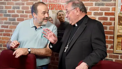 Cáritas León presenta la Memoria de actividad del pasado año, con la presencia del obispo Luis Ángel de las Heras, la directora de la entidad, Aurora Baza, y el delegado, Francisco José Pérez. / CAMPILLO