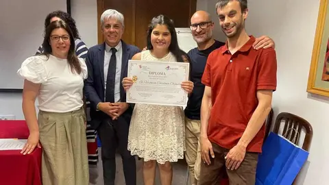 Siete alumnos de Amidown culminan su formación básica en Servicios Administrativos.