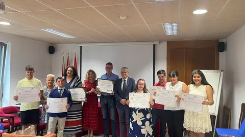 Siete alumnos de Amidown culminan su formación básica en Servicios Administrativos.