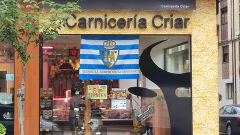 La ciudad se vuelca con la Deportiva en las horas previas al partido decisivo ante el Andorra por el ascenso a Segunda División.
