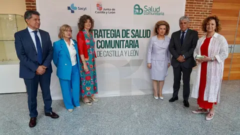 La gerente regional de Salud, Violeta Martínez Pindado, presenta el Plan de Estrategia de Salud Comunitaria. / CAMPILLO