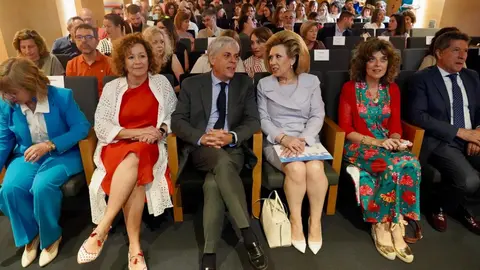 La gerente regional de Salud, Violeta Martínez Pindado, presenta el Plan de Estrategia de Salud Comunitaria. / CAMPILLO