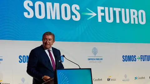 El presidente de la Junta, Alfonso Fernández Mañueco, y el presidente nacional del PP, Alberto Núñez Feijóo, participan en el 11º Congreso Regional Empresa Familiar Castilla y León, ''Somos Futuro''. Fotos: Miriam Chacón Antón