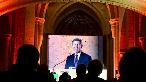 El presidente de la Junta, Alfonso Fernández Mañueco, y el presidente nacional del PP, Alberto Núñez Feijóo, participan en el 11º Congreso Regional Empresa Familiar Castilla y León, ''Somos Futuro''. Fotos: Miriam Chacón Antón