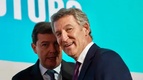 El presidente de la Junta, Alfonso Fernández Mañueco, y el presidente nacional del PP, Alberto Núñez Feijóo, participan en el 11º Congreso Regional Empresa Familiar Castilla y León, ''Somos Futuro''. Fotos: Miriam Chacón Antón