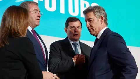 El presidente de la Junta, Alfonso Fernández Mañueco, y el presidente nacional del PP, Alberto Núñez Feijóo, participan en el 11º Congreso Regional Empresa Familiar Castilla y León, ''Somos Futuro''. Fotos: Miriam Chacón Antón