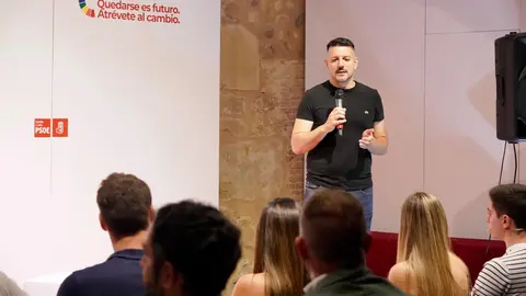 La secretaria de Igualdad del PSOE de Castilla y León, Lorena Valle, y el secretario LGTBI de la Comisión Ejecutiva Federal (CEF) del PSOE, Víctor Gutiérrez, asisten a la jornada ‘Orgullo y Diversidad: Avanzando en Castilla y León’ junto a la vicesecretaria general del Psoe en Castilla y León, Nuria Rubio y al secretario provincial, Javier Alfonso Cendón. Foto: Campillo