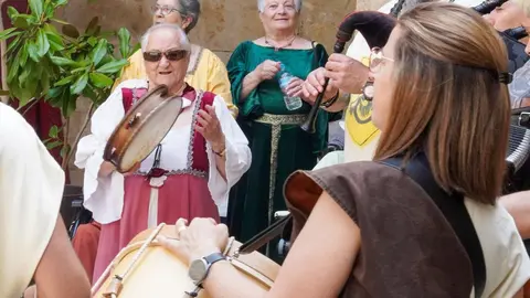 Inauguración de la Feria Medieval de los centros asistenciales de la Diputación de León