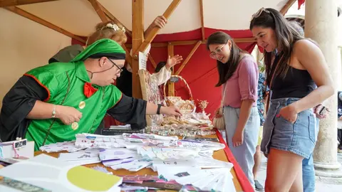 Inauguración de la Feria Medieval de los centros asistenciales de la Diputación de León