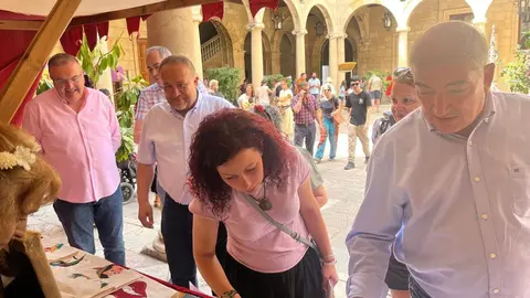 Inauguración de la Feria Medieval de los centros asistenciales de la Diputación de León