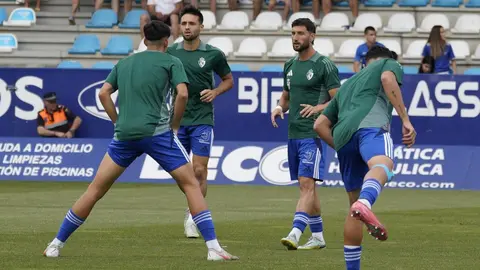 La plantilla de la Ponferradina, en el calentamiento.