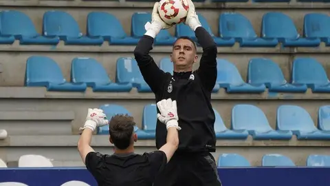 Los porteros blanquiazules, durante el calentamiento.