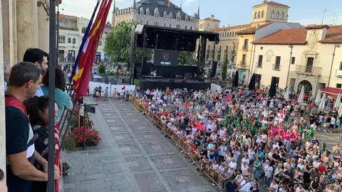 Pregón de las Fiestas de San Juan y San Pedro 2025 por la Cultural y Deportiva Leonesa.