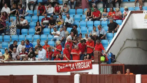 Ventura y Hernández salvan una tarde deslucida en León con una puerta grande compartida. Una mansa corrida de Soto de la Fuente condiciona el festejo, en el que Sergio Galán logra una oreja de mérito tras sufrir una caída sin consecuencias.