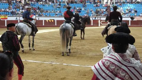 Ventura y Hernández salvan una tarde deslucida en León con una puerta grande compartida. Una mansa corrida de Soto de la Fuente condiciona el festejo, en el que Sergio Galán logra una oreja de mérito tras sufrir una caída sin consecuencias.