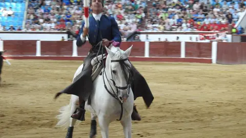 Ventura y Hernández salvan una tarde deslucida en León con una puerta grande compartida. Una mansa corrida de Soto de la Fuente condiciona el festejo, en el que Sergio Galán logra una oreja de mérito tras sufrir una caída sin consecuencias.