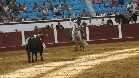 Ventura y Hernández salvan una tarde deslucida en León con una puerta grande compartida. Una mansa corrida de Soto de la Fuente condiciona el festejo, en el que Sergio Galán logra una oreja de mérito tras sufrir una caída sin consecuencias.