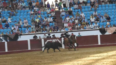 Ventura y Hernández salvan una tarde deslucida en León con una puerta grande compartida. Una mansa corrida de Soto de la Fuente condiciona el festejo, en el que Sergio Galán logra una oreja de mérito tras sufrir una caída sin consecuencias.