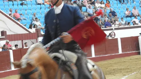 Ventura y Hernández salvan una tarde deslucida en León con una puerta grande compartida. Una mansa corrida de Soto de la Fuente condiciona el festejo, en el que Sergio Galán logra una oreja de mérito tras sufrir una caída sin consecuencias.