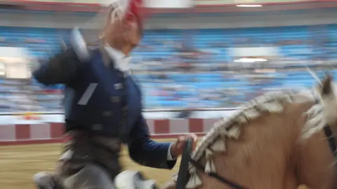 Ventura y Hernández salvan una tarde deslucida en León con una puerta grande compartida. Una mansa corrida de Soto de la Fuente condiciona el festejo, en el que Sergio Galán logra una oreja de mérito tras sufrir una caída sin consecuencias.