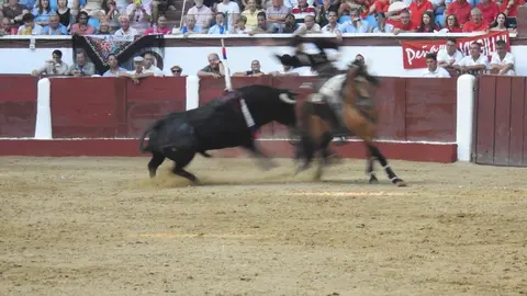 Ventura y Hernández salvan una tarde deslucida en León con una puerta grande compartida. Una mansa corrida de Soto de la Fuente condiciona el festejo, en el que Sergio Galán logra una oreja de mérito tras sufrir una caída sin consecuencias.