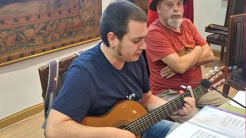 La Casa de León en Madrid ha acogido el Ágora de la poesía, en su edición número XXVII. El acto fue presentado, en nombre de la Casa de León, por Pilar Pacho y Margarita Álvarez, miembros de la Junta Directiva, y por el socio Xavier de Tusalle quienes también participaron en el recital.