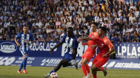 La SD Ponterradina no consigue el ascenso a segunda división al perder 0-1 contra el FC Andorra. Foto Peio García (19)