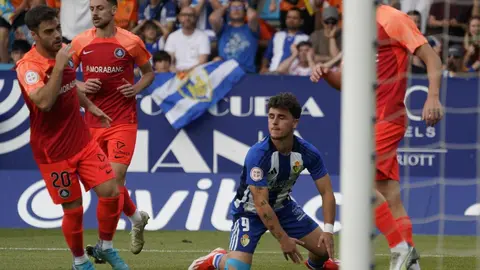 La SD Ponterradina no consigue el ascenso a segunda división al perder 0-1 contra el FC Andorra. Foto Peio García (25)