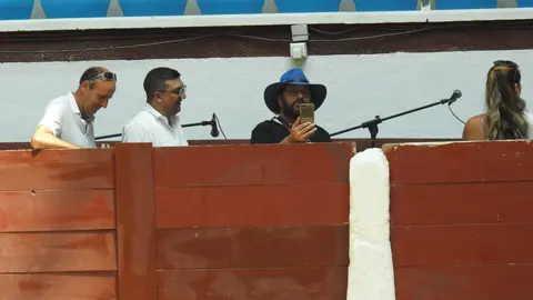 Duquende canta a Morante en la Plaza de Toros de León. El célebre cantaor flamenco acompañará este domingo la faena del torero en un encuentro que promete ser un hito artístico. Foto: M.A. García