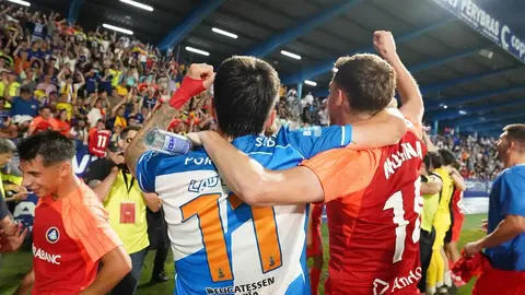 Con un triunfo 0-1 ante la Ponferradina en El Toralín, el FC Andorra regresa a Segunda División. Detrás del logro, la figura silenciosa de Gerard Piqué, implicado durante meses como asistente no oficial.