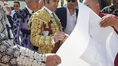 Morante y El Fandi triunfan a lo grande. La afición vibró con detalles de arte y entrega en una tarde calurosa y multitudinaria donde Morante bordó el toreo y El Fandi conquistó al público con poderío y raza.