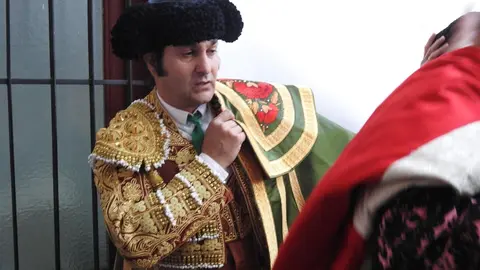 Morante y El Fandi triunfan a lo grande. La afición vibró con detalles de arte y entrega en una tarde calurosa y multitudinaria donde Morante bordó el toreo y El Fandi conquistó al público con poderío y raza.