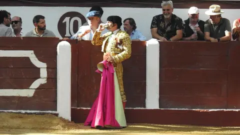 Morante y El Fandi triunfan a lo grande. La afición vibró con detalles de arte y entrega en una tarde calurosa y multitudinaria donde Morante bordó el toreo y El Fandi conquistó al público con poderío y raza.
