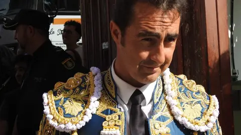 Morante y El Fandi triunfan a lo grande. La afición vibró con detalles de arte y entrega en una tarde calurosa y multitudinaria donde Morante bordó el toreo y El Fandi conquistó al público con poderío y raza.