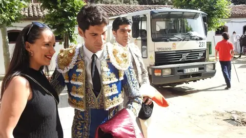 Morante y El Fandi triunfan a lo grande. La afición vibró con detalles de arte y entrega en una tarde calurosa y multitudinaria donde Morante bordó el toreo y El Fandi conquistó al público con poderío y raza.