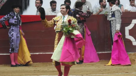 Morante y El Fandi triunfan a lo grande. La afición vibró con detalles de arte y entrega en una tarde calurosa y multitudinaria donde Morante bordó el toreo y El Fandi conquistó al público con poderío y raza.