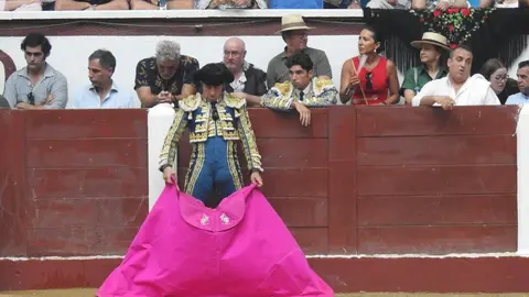 Morante y El Fandi triunfan a lo grande. La afición vibró con detalles de arte y entrega en una tarde calurosa y multitudinaria donde Morante bordó el toreo y El Fandi conquistó al público con poderío y raza.