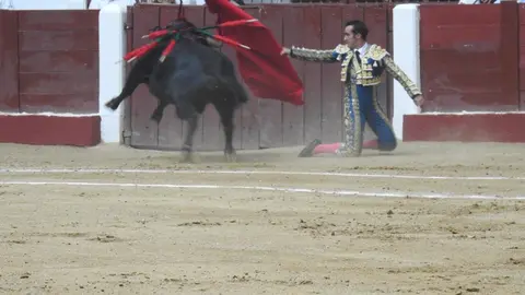 Plaza de toros de Morante y El Fandi triunfan a lo grande. La afición vibró con detalles de arte y entrega en una tarde calurosa y multitudinaria donde Morante bordó el toreo y El Fandi conquistó al público con poderío y raza.