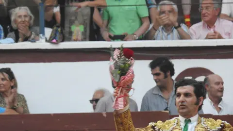 Morante y El Fandi triunfan a lo grande. La afición vibró con detalles de arte y entrega en una tarde calurosa y multitudinaria donde Morante bordó el toreo y El Fandi conquistó al público con poderío y raza.