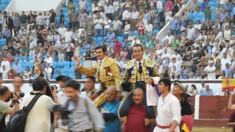 Morante y El Fandi triunfan a lo grande. La afición vibró con detalles de arte y entrega en una tarde calurosa y multitudinaria donde Morante bordó el toreo y El Fandi conquistó al público con poderío y raza.