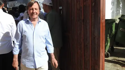 Referentes del mundo empresarial, cultural y político se reúnen en el coso leonés durante la feria de San Juan y San Pedro, con Morante, El Fandi y Cayetano como reclamos de una tarde marcada por el arte y la emoción.