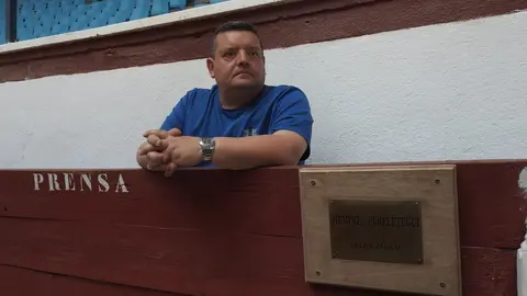 Referentes del mundo empresarial, cultural y político se reúnen en el coso leonés durante la feria de San Juan y San Pedro, con Morante, El Fandi y Cayetano como reclamos de una tarde marcada por el arte y la emoción.