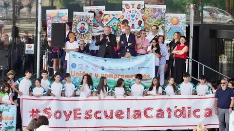 El alcalde de León, José Antonio Diez, asiste a la 4º Marcha Solidaria Pacto Educativo Global. Foto: Campillo.