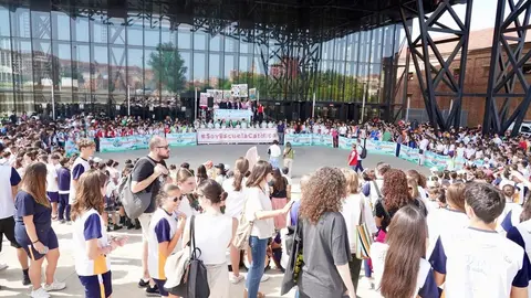 El alcalde de León, José Antonio Diez, asiste a la 4º Marcha Solidaria Pacto Educativo Global. Foto: Campillo.