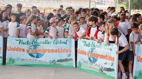 El alcalde de León, José Antonio Diez, asiste a la 4º Marcha Solidaria Pacto Educativo Global. Foto: Campillo.