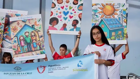 El alcalde de León, José Antonio Diez, asiste a la 4º Marcha Solidaria Pacto Educativo Global. Foto: Campillo.