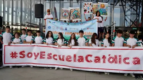 El alcalde de León, José Antonio Diez, asiste a la 4º Marcha Solidaria Pacto Educativo Global. Foto: Campillo.
